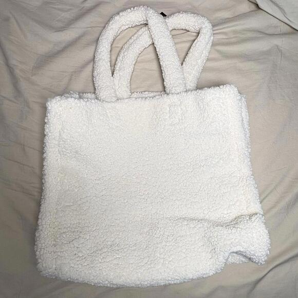 Victoria's Secret Sherpa Fleece Tote Bag Ivory/Cream VS Logo Carryall Bag - Picture 2 of 4
